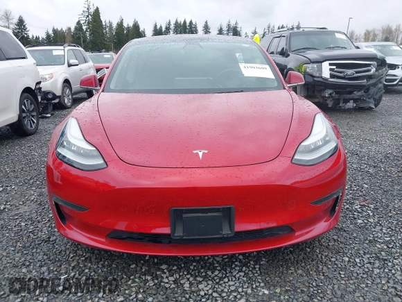 2018 Tesla Model 3 Long Range Battery z VIN 5YJ3E1EB2JF087823, wystawiony jako IAAI lot #41903609 z przebiegiem 69 749 mil mil oraz . Historia ofert i sprzedaży dostępna na DreamBid. Obrazek 13.