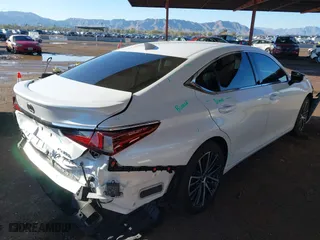 2024 Lexus ES with VIN 58ADA1C15RU042473, listed as a IAAI auction lot 41755870 with 19,043 mi miles. Bid and sale history available at carsss.com. Image 4.