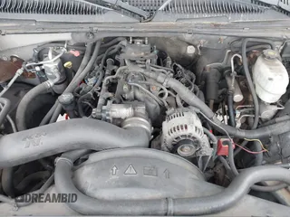 2004 Chevrolet Avalanche Z71 with VIN 3GNEK12T34G257773, listed as a IAAI auction lot 42060079 with 207,227 mi miles. Bid and sale history available at carsss.com. Image 10.