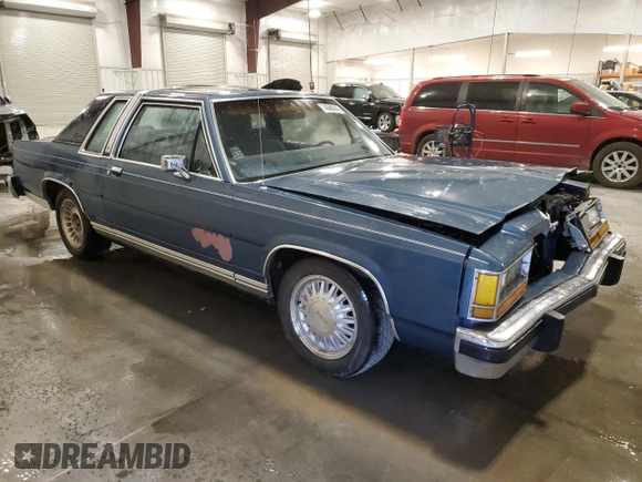 1987 Ford Crown Victoria z VIN 2FABP71F2HX156902, wystawiony jako Copart lot #74368944 z przebiegiem 77 708 mil mil oraz Szkoda całkowita • Salvage title. Historia ofert i sprzedaży dostępna na DreamBid. Obrazek 4.