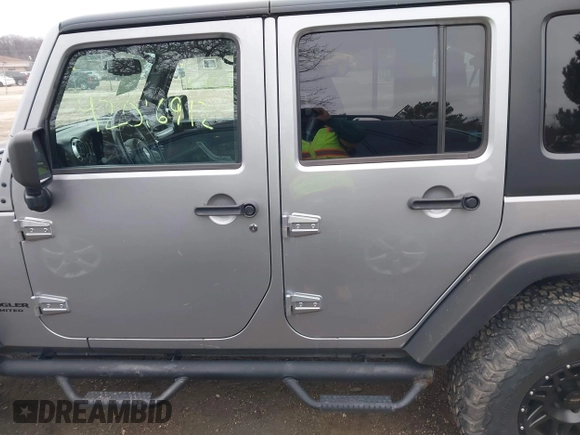 2013 Jeep Wrangler Unlimited Rubicon z VIN 1C4BJWFG7DL667083, wystawiony jako IAAI lot #42016912 z przebiegiem 148 933 mil mil oraz . Historia ofert i sprzedaży dostępna na DreamBid. Obrazek 14.