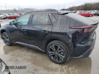 2023 Toyota bZ4X XLE z VIN JTMABACA0PA016485, wystawiony jako Copart lot #78830283 z przebiegiem 5 215 mil mil oraz . Historia ofert i sprzedaży dostępna na DreamBid. Obrazek 2.