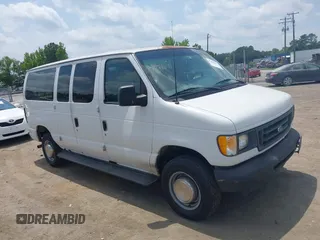 2003 Ford Econoline Passenger XL z VIN 1FBNE31L23HA12422, wystawiony jako IAAI lot #42458177 z przebiegiem 121 505 mil mil oraz . Historia ofert i sprzedaży dostępna na DreamBid. Obrazek 1.