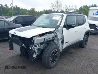 2023 Jeep Renegade Trailhawk z VIN ZACNJDC17PPP43612, wystawiony jako IAAI lot #42486733 z przebiegiem 17 658 mil mil oraz . Historia ofert i sprzedaży dostępna na DreamBid. Obrazek 2.