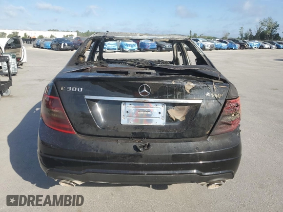 2013 Mercedes-Benz C 300 Sport z VIN WDDGF8AB9DR291570, wystawiony jako Copart lot #57833335 z przebiegiem Nie podano mil oraz Nie do naprawy • Non repairable. Historia ofert i sprzedaży dostępna na DreamBid. Obrazek 6.