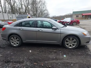 2014 Chrysler 200 Touring with VIN 1C3CCBBB1EN165049, listed as a IAAI auction lot 42005572 with 117,673 mi miles and . Bid and sale history available at carsss.com. Image 14.