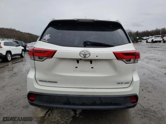 2018 Toyota Highlander SE with VIN 5TDJZRFH3JS523118, listed as a Copart auction lot 52860105 with 0 mi miles and Salvage Title. Bid and sale history available at carsss.com. Image 6.