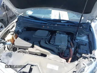2016 Lincoln MKZ Hybrid z VIN 3LN6L2LU5GR613636, wystawiony jako IAAI lot #42613605 z przebiegiem Nie podano mil oraz . Historia ofert i sprzedaży dostępna na DreamBid. Obrazek 10.