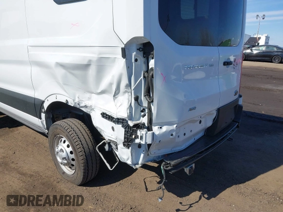 2023 Ford Transit z VIN 1FTYE2C84PKB90935, wystawiony jako IAAI lot #41649489 z przebiegiem 3 272 mil mil oraz . Historia ofert i sprzedaży dostępna na DreamBid. Obrazek 19.