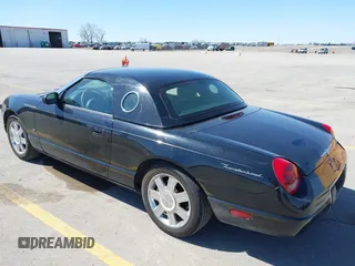 2004 Ford Thunderbird Deluxe z VIN 1FAHP60AX4Y103613, wystawiony jako IAAI lot #41962198 z przebiegiem 81 765 mil mil oraz . Historia ofert i sprzedaży dostępna na DreamBid. Obrazek 3.