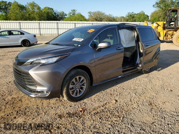 2022 Toyota Sienna XLE with VIN 5TDYRKEC6NS090587, listed as a Copart auction lot 51819805 with Not Provided miles and Salvage Title. Bid and sale history available at DreamBid. Image 1.