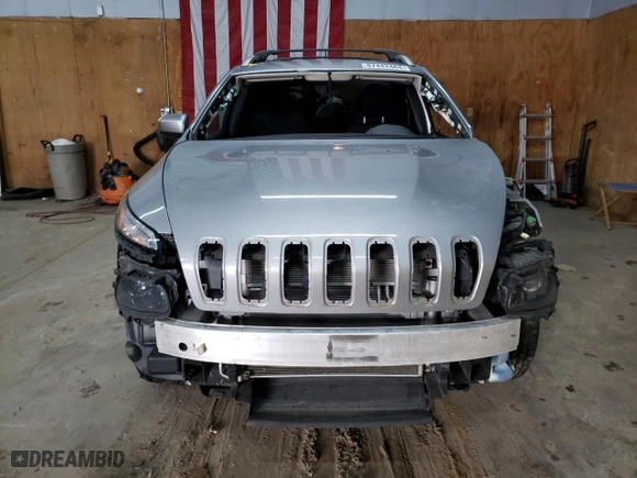 2016 Jeep Cherokee Altitude with VIN 1C4PJMCS7GW360289, listed as a Copart auction lot 87442484 with 132,562 mi miles and Clean Title. Bid and sale history available at carsss.com. Image 5.