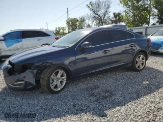 2015 Volvo S60 T5 Drive-E Premier with VIN YV140MFK8F2366989, listed as a Copart auction lot 52489475 with 29,442 mi miles and Salvage Title. Bid and sale history available at carsss.com. Image 1.