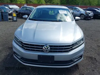 2018 Volkswagen Passat SE z VIN 1VWBA7A38JC004818, wystawiony jako IAAI lot #42205205 z przebiegiem 105 559 mil mil oraz . Historia ofert i sprzedaży dostępna na DreamBid. Obrazek 13.