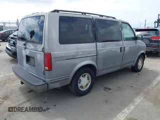 1995 Chevrolet Astro with VIN 1GNDM19W2SB240300, listed as a IAAI auction lot 41885699 with 180,150 mi miles. Bid and sale history available at carsss.com. Image 4.