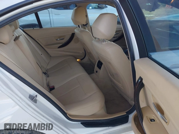 2015 BMW 3 Series 328i с VIN WBA3A5C51FP604734, выставлен на аукционе IAAI как лот 42687621 с пробегом 77 185 миль миль и . История ставок и продаж доступна на DreamBid. Изображение 8.