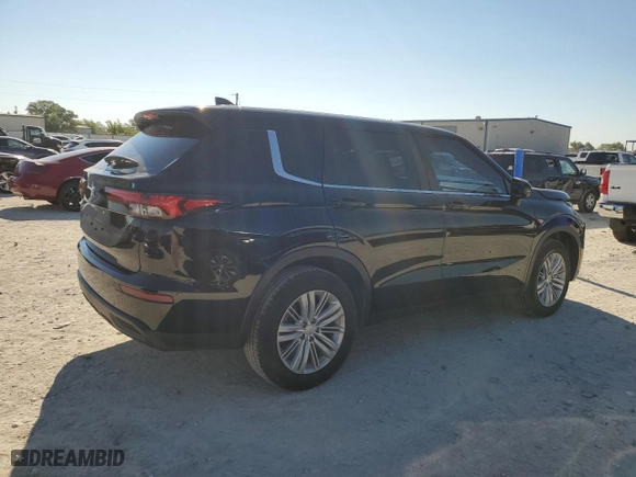 2024 Mitsubishi Outlander ES with VIN JA4J4UA88RZ016339, listed as a Copart auction lot 71032654 with 10,004 mi miles and Salvage Title. Bid and sale history available at carsss.com. Image 3.