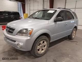 2005 Kia Sorento LX with VIN KNDJC733455454661, listed as a IAAI auction lot 41766537 with 210,297 mi miles. Bid and sale history available at carsss.com. Image 2.