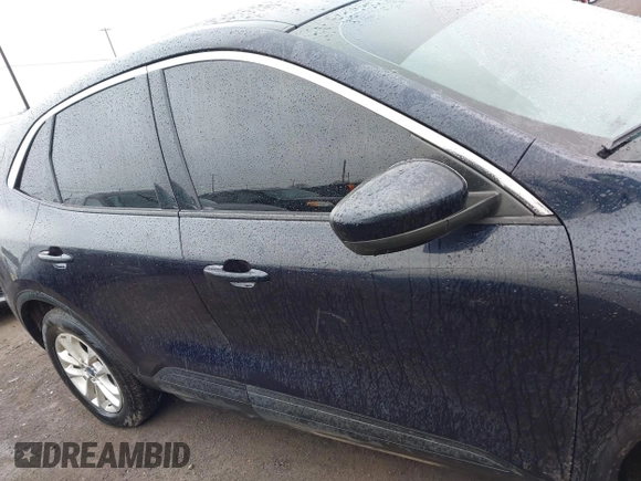 2021 Ford Escape SE z VIN 1FMCU9G63MUB17887, wystawiony jako IAAI lot #42005945 z przebiegiem 63 610 mil mil oraz . Historia ofert i sprzedaży dostępna na DreamBid. Obrazek 13.