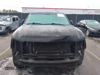 2008 Chevrolet Suburban LTZ z VIN 1GNFC16048J195872, wystawiony jako IAAI lot #41389825 z przebiegiem 207 421 mil mil oraz . Historia ofert i sprzedaży dostępna na DreamBid. Obrazek 13.