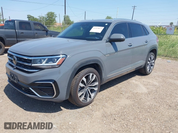 2023 Volkswagen Atlas SEL Premium R-Line z VIN 1V2FE2CA1PC218595, wystawiony jako IAAI lot #42223877 z przebiegiem 48 477 mil mil oraz . Historia ofert i sprzedaży dostępna na DreamBid. Obrazek 2.