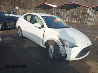 2016 Scion iA z VIN 3MYDLBZV8GY109925, wystawiony jako IAAI lot #41446698 z przebiegiem 27 210 mil mil oraz . Historia ofert i sprzedaży dostępna na DreamBid. Obrazek 1.