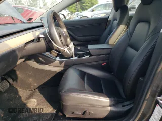 2018 Tesla Model 3 Long Range Battery z VIN 5YJ3E1EB3JF086972, wystawiony jako Copart lot #56290245 z przebiegiem 69 766 mil mil oraz Szkody całkowita. Historia ofert i sprzedaży dostępna na DreamBid. Obrazek 7.