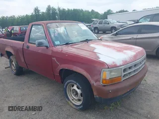 1996 Dodge Dakota z VIN 1B7FL26P3TS551971, wystawiony jako IAAI lot #42441145 z przebiegiem 131 063 mil mil oraz . Historia ofert i sprzedaży dostępna na DreamBid. Obrazek 1.