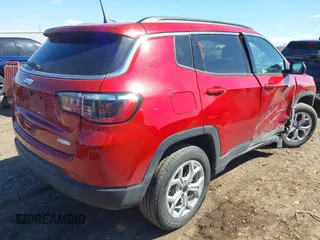 2025 Jeep Compass Latitude с VIN 3C4NJDBN7ST548795, выставлен на аукционе IAAI как лот 41891359 с пробегом 4 569 миль миль и . История ставок и продаж доступна на DreamBid. Изображение 4.