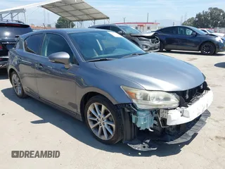 2012 Lexus CT 200h z VIN JTHKD5BH1C2105344, wystawiony jako IAAI lot #42083761 z przebiegiem 136 290 mil mil oraz . Historia ofert i sprzedaży dostępna na DreamBid. Obrazek 1.