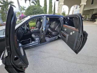 2012 Rolls-Royce Ghost z VIN SCA664L5XCUX65XXX, wystawiony jako Copart lot #59266345 z przebiegiem 70 898 mil mil oraz Tytuł czysty. Historia ofert i sprzedaży dostępna na DreamBid. Obrazek 7.