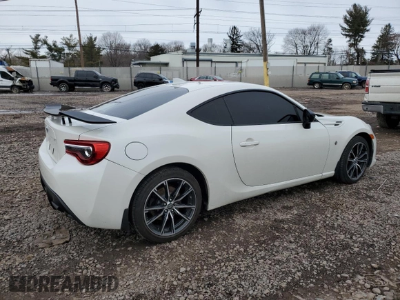 2017 Toyota 86 z VIN JF1ZNAA19H8706666, wystawiony jako Copart lot #45739535 z przebiegiem 60 824 mil mil oraz Szkoda całkowita • Salvage title. Historia ofert i sprzedaży dostępna na DreamBid. Obrazek 3.