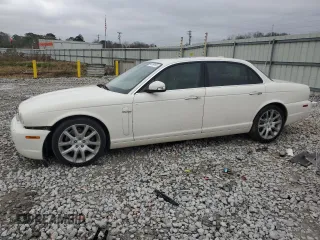 2008 Jaguar XJ with VIN SAJWA79B48SH21186, listed as a Copart auction lot 43704975 with 197,944 mi miles and Salvage Title. Bid and sale history available at carsss.com. Image 1.