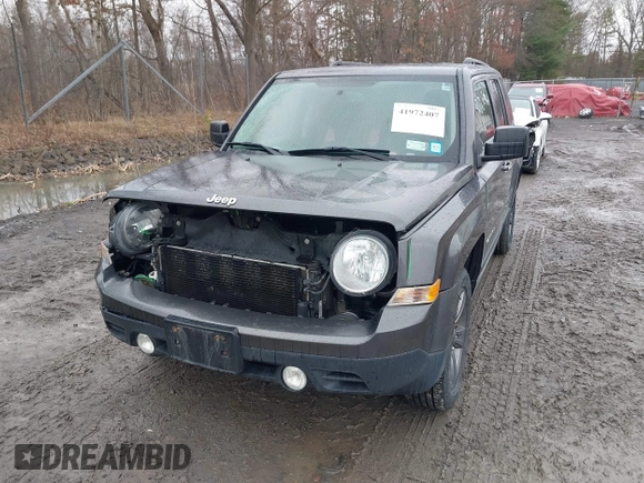 2015 Jeep Patriot High Altitude z VIN 1C4NJRFB8FD177204, wystawiony jako IAAI lot #41972407 z przebiegiem 94 339 mil mil oraz . Historia ofert i sprzedaży dostępna na DreamBid. Obrazek 6.