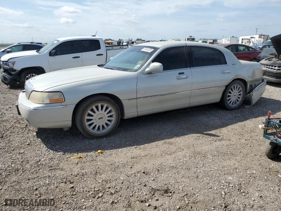 2005 Lincoln Town Car Signature with VIN 1LNHM81W95Y629785, listed as a Copart auction lot 53444095 with 150,120 mi miles and Salvage Title. Bid and sale history available at carsss.com. Image 1.