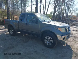 2006 Nissan Frontier SE z VIN 1N6AD06UX6C462900, wystawiony jako IAAI lot #41784818 z przebiegiem 351 794 mil mil oraz . Historia ofert i sprzedaży dostępna na DreamBid. Obrazek 1.