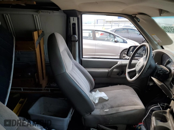 2001 GMC Safari Cargo with VIN 1GTDL19WX1B511307, listed as a Copart auction lot 73631264 with Not Provided miles and Salvage Title. Bid and sale history available at carsss.com. Image 11.