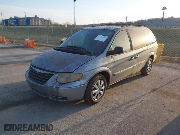 2005 Chrysler Town & Country Touring with VIN 2C4GP54L95R408571, listed as a IAAI auction lot 41792261 with 187,759 mi miles. Bid and sale history available at carsss.com. Image 2.
