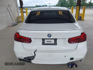 2013 BMW 3 Series 328i xDrive z VIN WBA3B3C55DF543926, wystawiony jako IAAI lot #42581984 z przebiegiem 144 346 mil mil oraz . Historia ofert i sprzedaży dostępna na DreamBid. Obrazek 17.