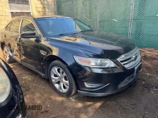 2011 Ford Taurus SEL z VIN 1FAHP2EW8BG138540, wystawiony jako Copart lot #56559815 z przebiegiem 286 211 mil mil oraz Tytuł czysty. Historia ofert i sprzedaży dostępna na DreamBid. Obrazek 1.