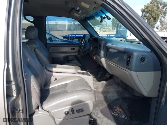 2001 Chevrolet Tahoe LS with VIN 1GNEK13T51J203013, listed as a IAAI auction lot 41886371 with 218,779 mi miles. Bid and sale history available at carsss.com. Image 5.