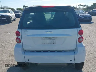 2013 Smart fortwo Pure z VIN WMEEJ3BA5DK619182, wystawiony jako IAAI lot #41857040 z przebiegiem 84 840 mil mil oraz . Historia ofert i sprzedaży dostępna na DreamBid. Obrazek 17.