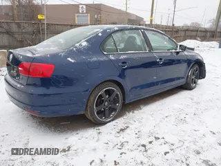 2014 Volkswagen Jetta S z VIN 3VW2K7AJXEM335027, wystawiony jako IAAI lot #41238282 z przebiegiem 157 568 mil mil oraz . Historia ofert i sprzedaży dostępna na DreamBid. Obrazek 4.
