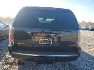 2007 GMC Yukon Denali z VIN 1GKFK63897J324212, wystawiony jako Copart lot #77215204 z przebiegiem 247 723 mil mil oraz Czysty tytuł • Clean title. Historia ofert i sprzedaży dostępna na DreamBid. Obrazek 6.