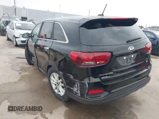 2020 Kia Sorento LX with VIN 5XYPG4A35LG642383, listed as a IAAI auction lot 41232335 with 61,802 mi miles. Bid and sale history available at carsss.com. Image 3.
