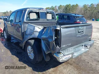 2021 Nissan Frontier SV z VIN 1N6ED0EBXMN721100, wystawiony jako IAAI lot #41585852 z przebiegiem 50 919 mil mil oraz . Historia ofert i sprzedaży dostępna na DreamBid. Obrazek 3.