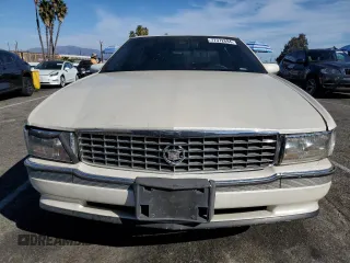 1995 Cadillac Concours z VIN 1G6KF52Y0SU301356, wystawiony jako Copart lot #77372694 z przebiegiem 132 934 mil mil oraz Szkody całkowita. Historia ofert i sprzedaży dostępna na DreamBid. Obrazek 5.