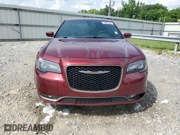 2019 Chrysler 300 S z VIN 2C3CCABG3KH665465, wystawiony jako Copart lot #59120675 z przebiegiem 91 061 mil mil oraz Czysty tytuł • Clean title. Historia ofert i sprzedaży dostępna na DreamBid. Obrazek 5.