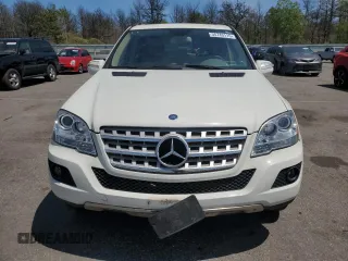 2010 Mercedes-Benz M 350 z VIN 4JGBB8GB8AA572076, wystawiony jako Copart lot #55743115 z przebiegiem 128 979 mil mil oraz Tytuł czysty. Historia ofert i sprzedaży dostępna na DreamBid. Obrazek 5.