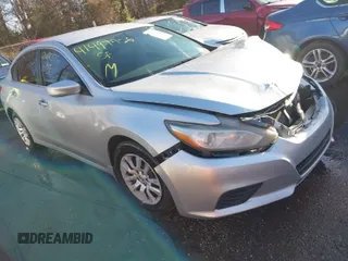 2017 Nissan Altima S z VIN 1N4AL3AP7HC197953, wystawiony jako IAAI lot #41497726 z przebiegiem 173 517 mil mil oraz . Historia ofert i sprzedaży dostępna na DreamBid. Obrazek 1.